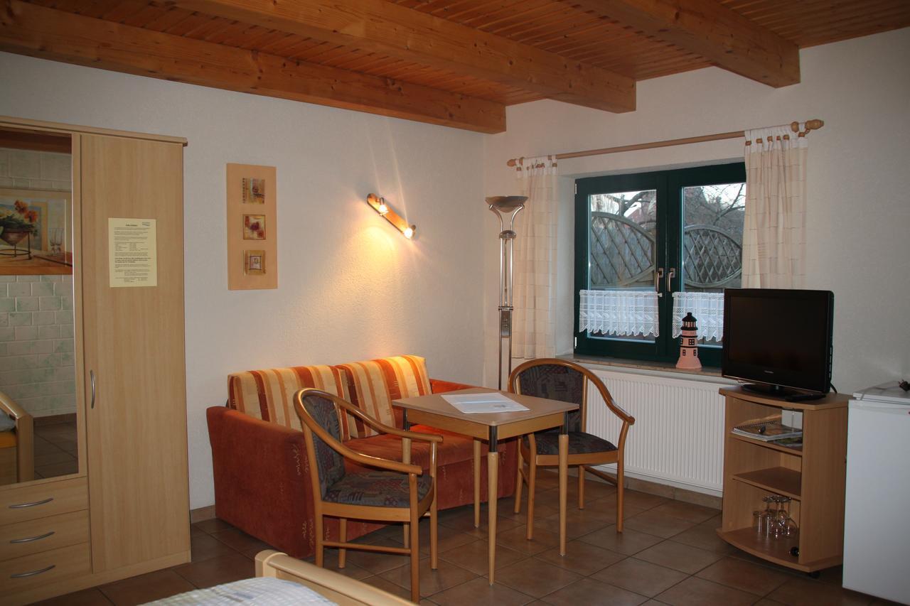 Pension Zum Yachthafen Waren  Exterior foto